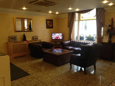 Troy Hotel — living room