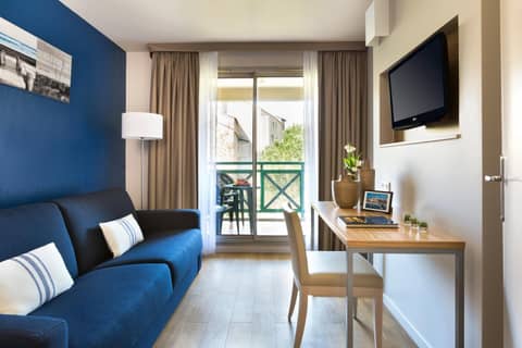 Hôtel Soléo Prado — hotel room