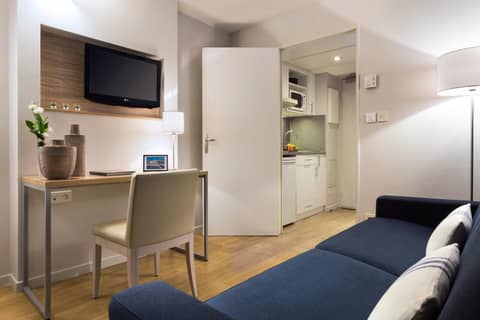 Hôtel Soléo Prado — hotel room