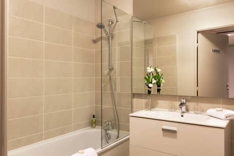 Hôtel Soléo Prado — bathroom