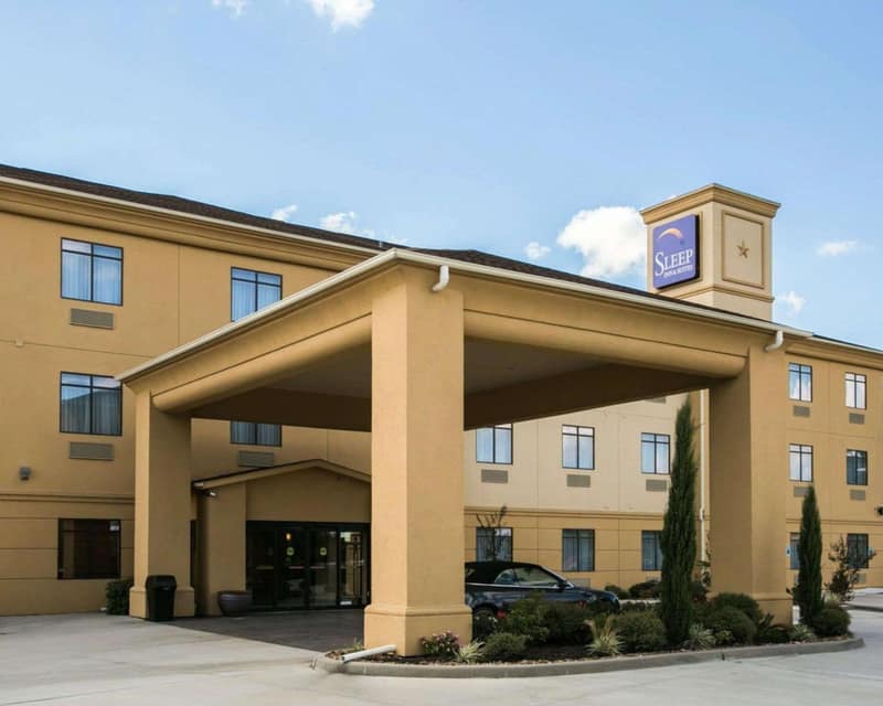 Sleep Inn & Suites Hwy 290-NW Freeway — building