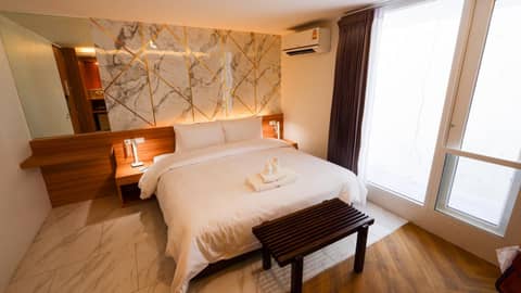 Pinnacle Dream — hotel room