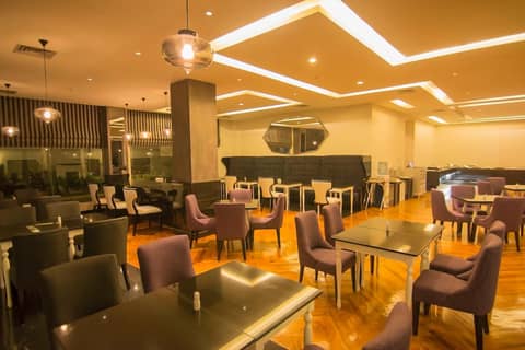 Hotel Diradja — dining