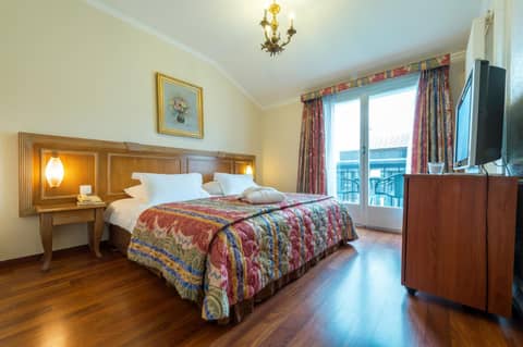 Hotel Diplomate — hotel room