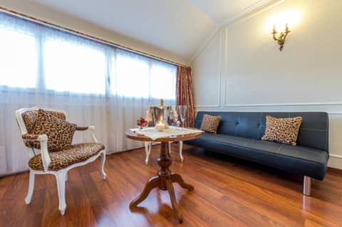 Hotel Diplomate — hotel room