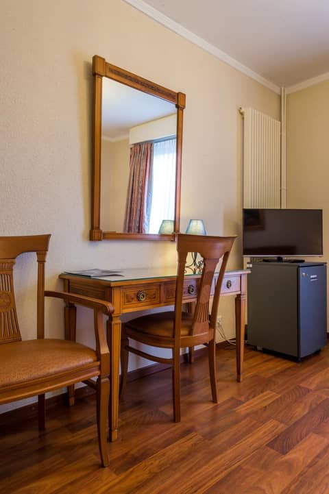 Hotel Diplomate — hotel room