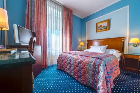 Hotel Diplomate — hotel room