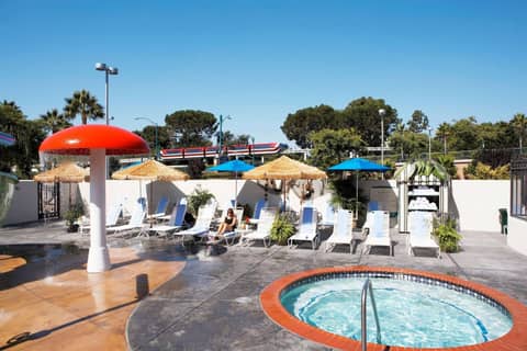 Howard Johnson by Wyndham Anaheim Hotel and Water Playground — photo 8
