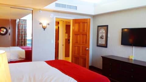 Howard Johnson by Wyndham Anaheim Hotel and Water Playground — photo 9