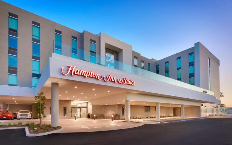 Hampton Inn & Suites Anaheim Resort Convention Center — building