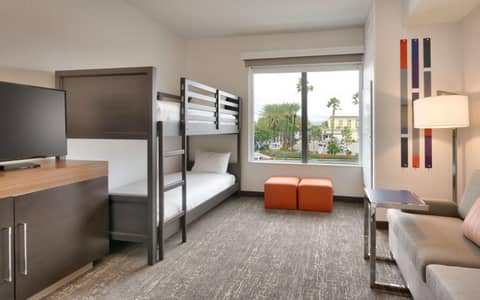 Hampton Inn & Suites Anaheim Resort Convention Center — photo 6