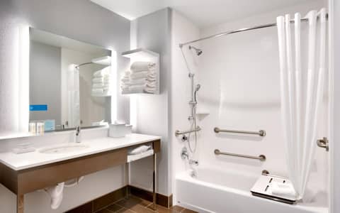 Hampton Inn & Suites Anaheim Resort Convention Center — photo 7