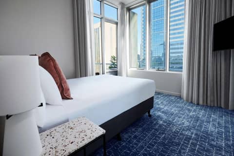 Adina Apartment Hotel Melbourne Flinders Street — hotel room