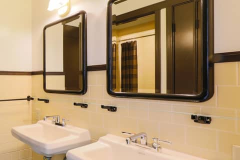 Freehand Los Angeles — bathroom