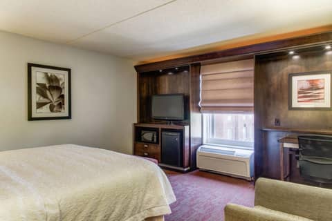 Hampton Inn & Suites Detroit/Airport Romulus — photo 3