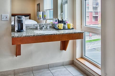 Staypineapple, Watertown Hotel, University District Seattle — photo 5