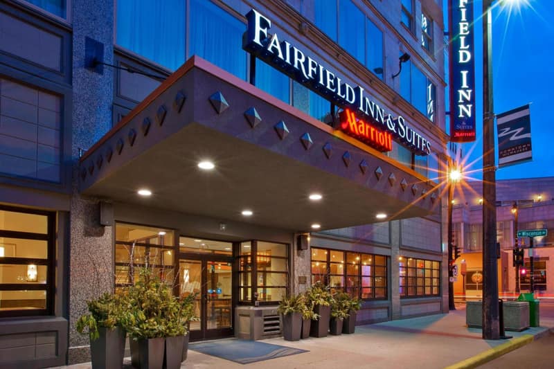 Fairfield Inn & Suites by Marriott Milwaukee Downtown — building