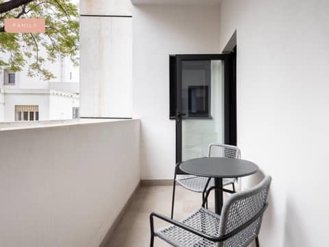 Limehome Sevilla Calle Torcuato Luca de Tena - Digital Access — balance & terrace