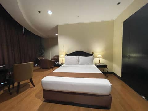 Golden Peak Hotel & Suites — photo 3