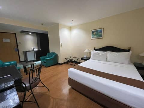 Golden Peak Hotel & Suites — photo 9