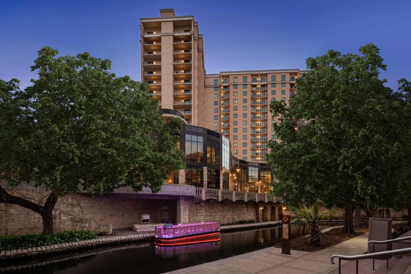 Embassy Suites San Antonio Riverwalk-Downtown — building