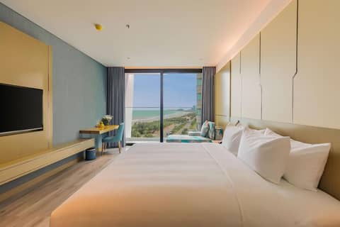 Awaken Da Nang Hotel — hotel room