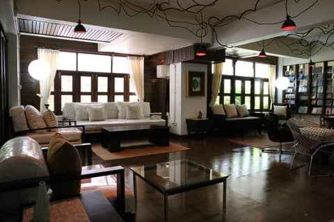 Kampaeng Ngam Hotel - Steps to Night Bazaar & Old City — photo 2