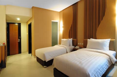 Lynt Hotel Jakarta — hotel room