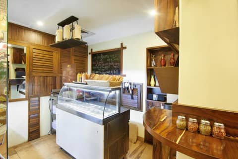 The Shalimar Hotel, Kemps Corner — photo 4