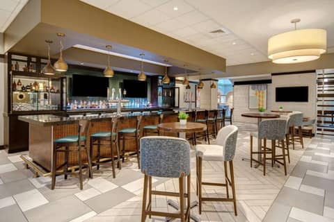 Embassy Suites by Hilton Jacksonville Baymeadows — photo 2