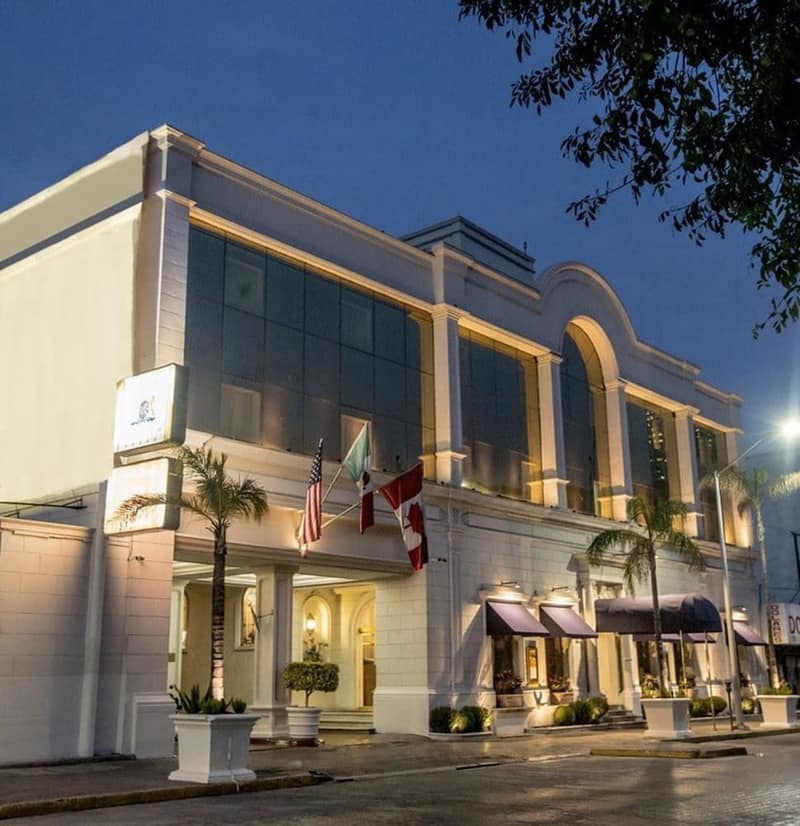 Hotel Plaza de Oro — building