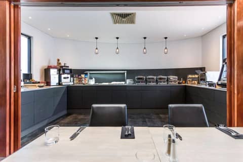 Country Comfort Perth — kitchen