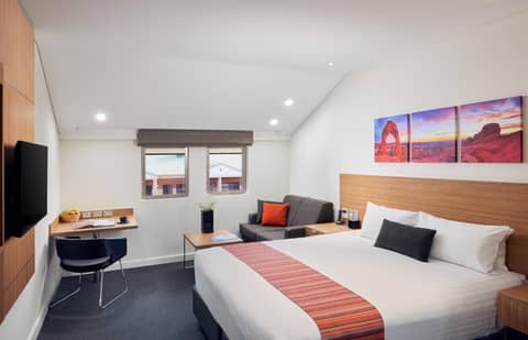 Country Comfort Perth — hotel room