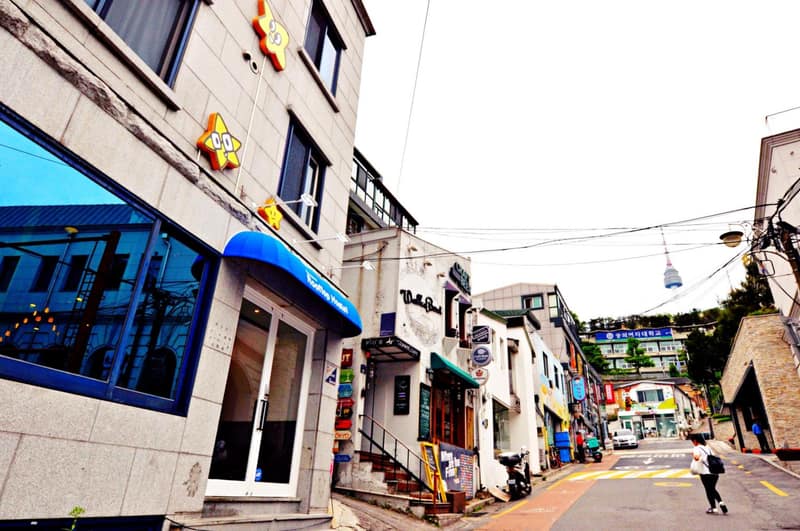 OYO Rooftop Hostel — building