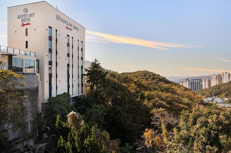 Brown Dot Hotel Signature — building