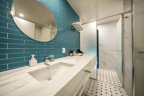 Brown Dot Hotel Signature — photo 4