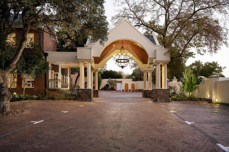 Premier Hotel Quatermain — building