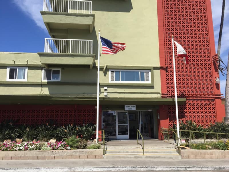 Surfer Beach Hotel — building