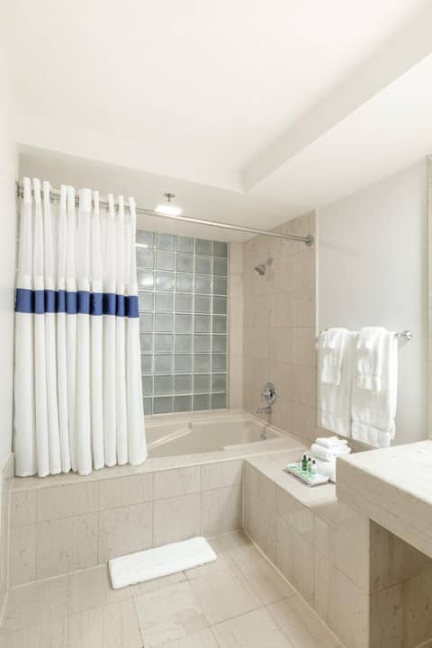 Atheneum Suite Hotel — photo 4