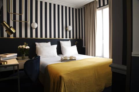 Hôtel Léna — hotel room
