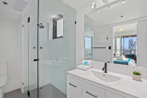 Boulevard North Holiday Apartments — bathroom