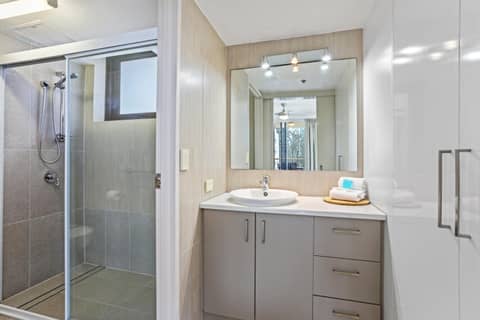 Boulevard North Holiday Apartments — bathroom