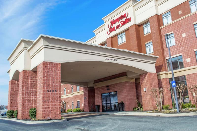 Hampton Inn & Suites Richmond Glenside — building