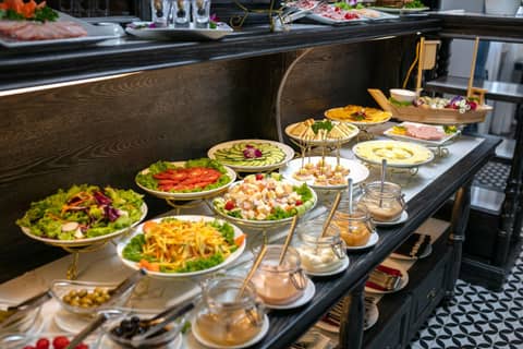 Serene Central Hotel — dining