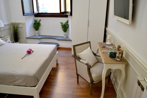 Pontevecchio Relais — hotel room