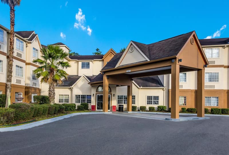 Red Roof Inn PLUS+ & Suites Savannah – I-95 — building