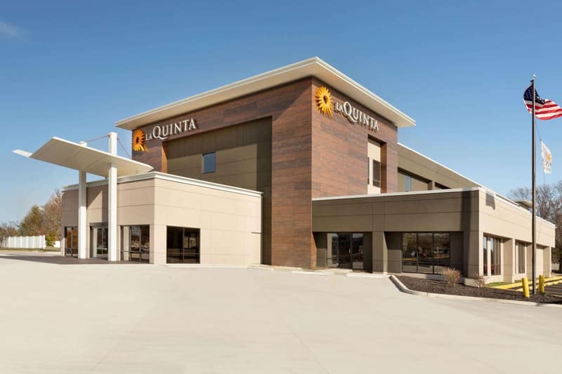 La Quinta Inn & Suites by Wyndham St Louis Route 66 — building