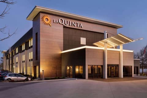La Quinta Inn & Suites by Wyndham St Louis Route 66 — photo 4