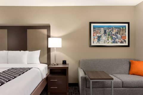 La Quinta Inn & Suites by Wyndham St Louis Route 66 — photo 6