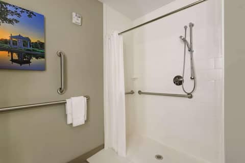 La Quinta Inn & Suites by Wyndham St Louis Route 66 — photo 8